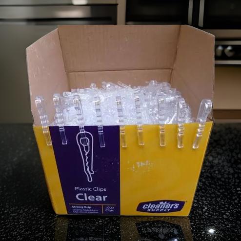 CLIP CRISTAL P-CAMISA TRANSP C 1000 P. I06-04